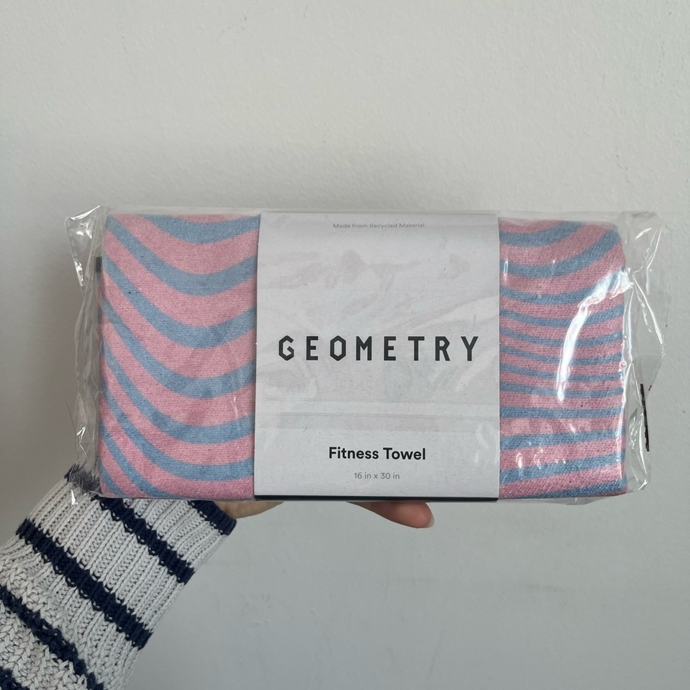NWT Geometry Vibe Check Gym Workout Recycled Sustainable Fitness Towel